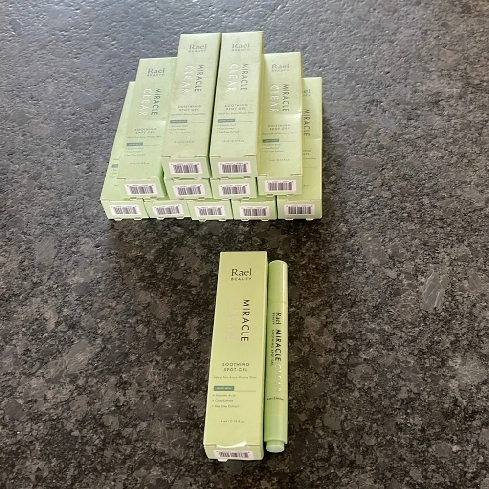 Rael Beauty Miracle Clear Soothing Spot Gel ideal for acne prone skin